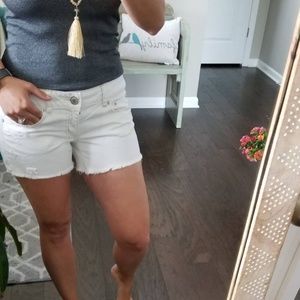 sz 6 | AEO | white cutoff shorts